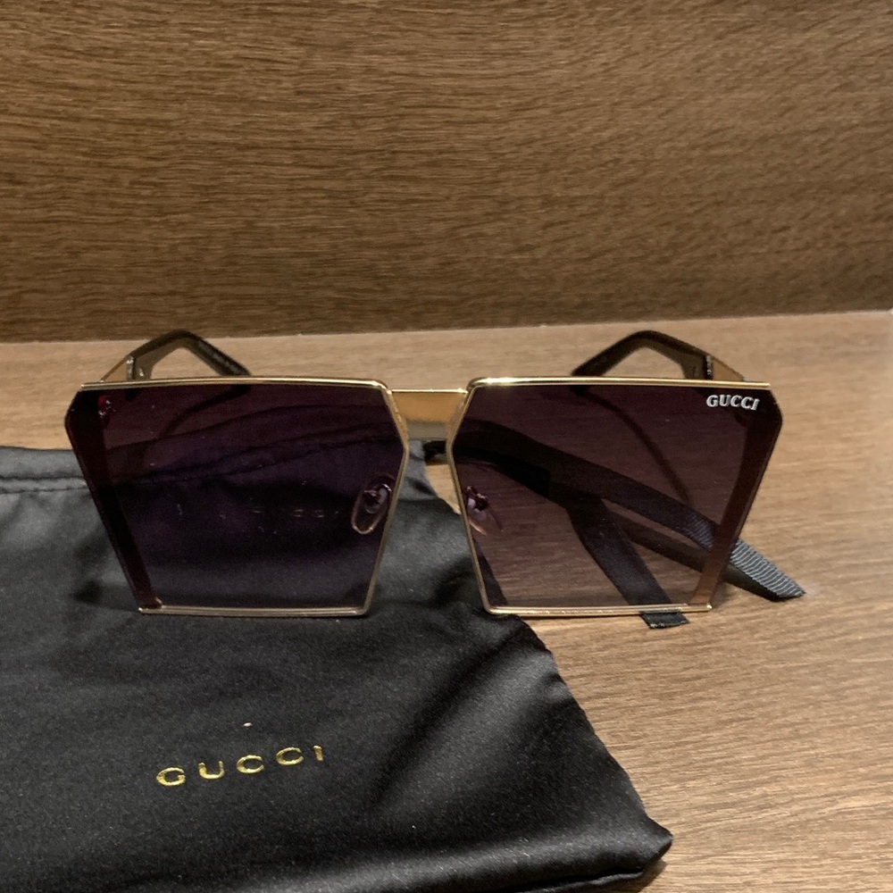 Gucci Women's Sunglasses in Black and Gold - Picture 3 of 3